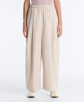 Pantalones ajustados con pliegues 100 % algodón