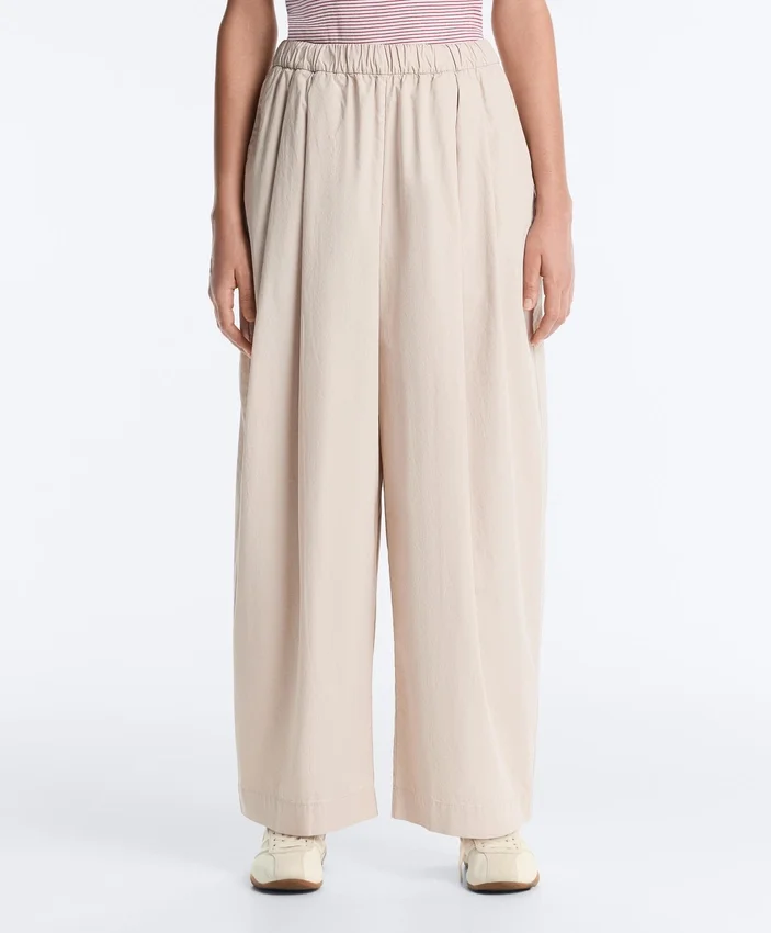 Pantalones ajustados con pliegues 100 % algodón Pantalones ajustados con pliegues 100 % algodón