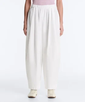 Pantalones ajustados con pliegues 100 % algodón