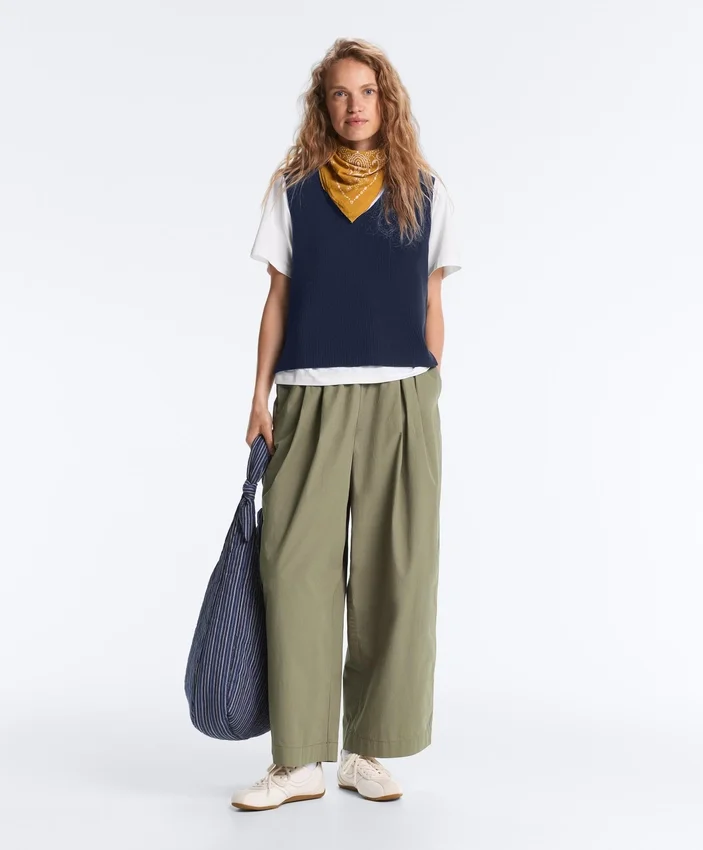 Pantalones ajustados con pliegues 100 % algodón Pantalones ajustados con pliegues 100 % algodón