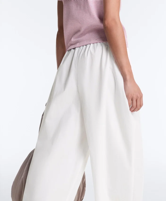 Pantalones ajustados con pliegues 100 % algodón Pantalones ajustados con pliegues 100 % algodón