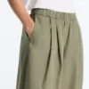 Pantalones ajustados con pliegues 100 % algodón Pantalones ajustados con pliegues 100 % algodón