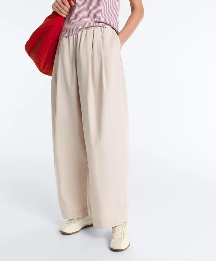 Pantalones ajustados con pliegues 100 % algodón Pantalones ajustados con pliegues 100 % algodón