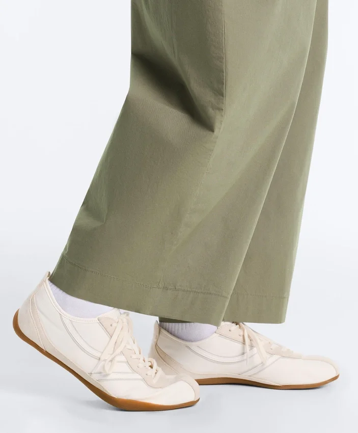 Pantalones ajustados con pliegues 100 % algodón Pantalones ajustados con pliegues 100 % algodón