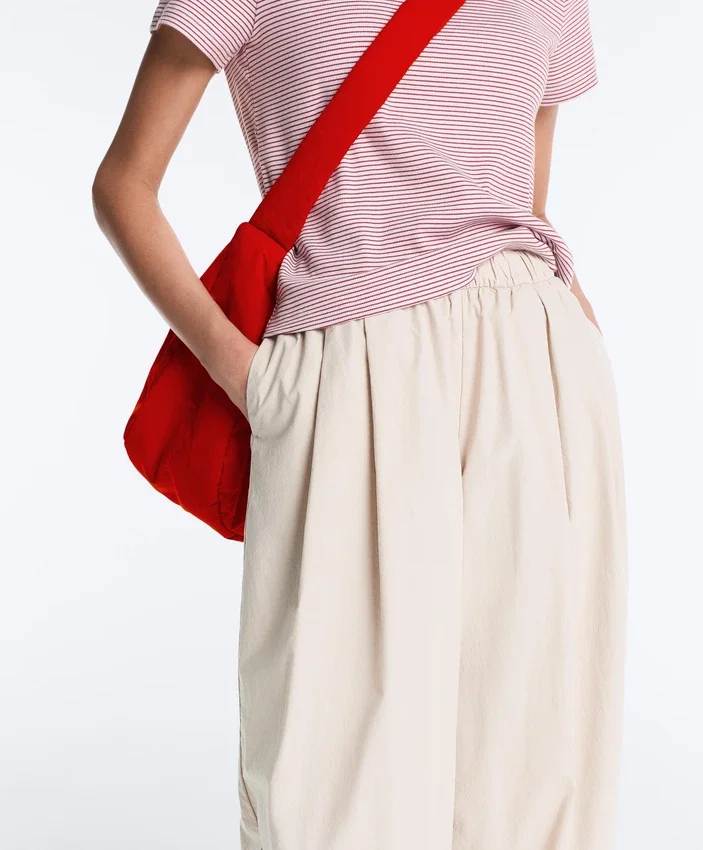 Pantalones ajustados con pliegues 100 % algodón Pantalones ajustados con pliegues 100 % algodón