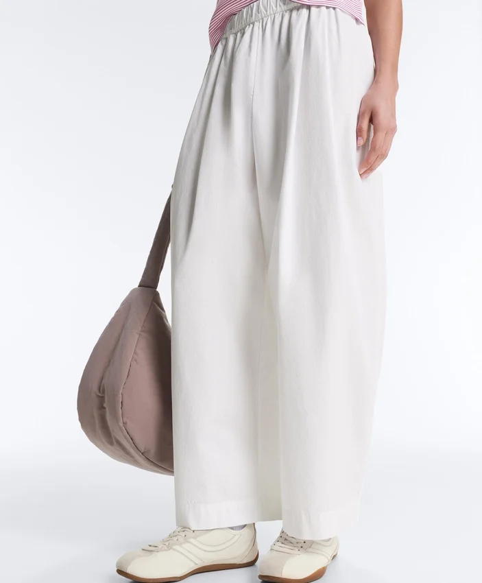 Pantalones ajustados con pliegues 100 % algodón Pantalones ajustados con pliegues 100 % algodón