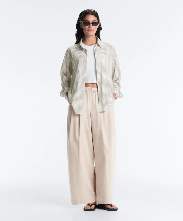 Pantalones ajustados con pliegues 100 % algodón Pantalones ajustados con pliegues 100 % algodón