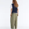 Pantalones ajustados con pliegues 100 % algodón Pantalones ajustados con pliegues 100 % algodón