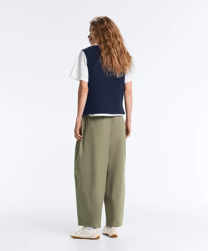 Pantalones ajustados con pliegues 100 % algodón Pantalones ajustados con pliegues 100 % algodón