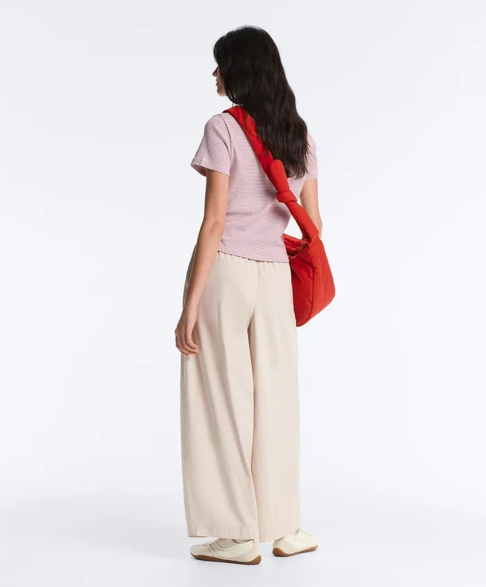 Pantalones ajustados con pliegues 100 % algodón Pantalones ajustados con pliegues 100 % algodón