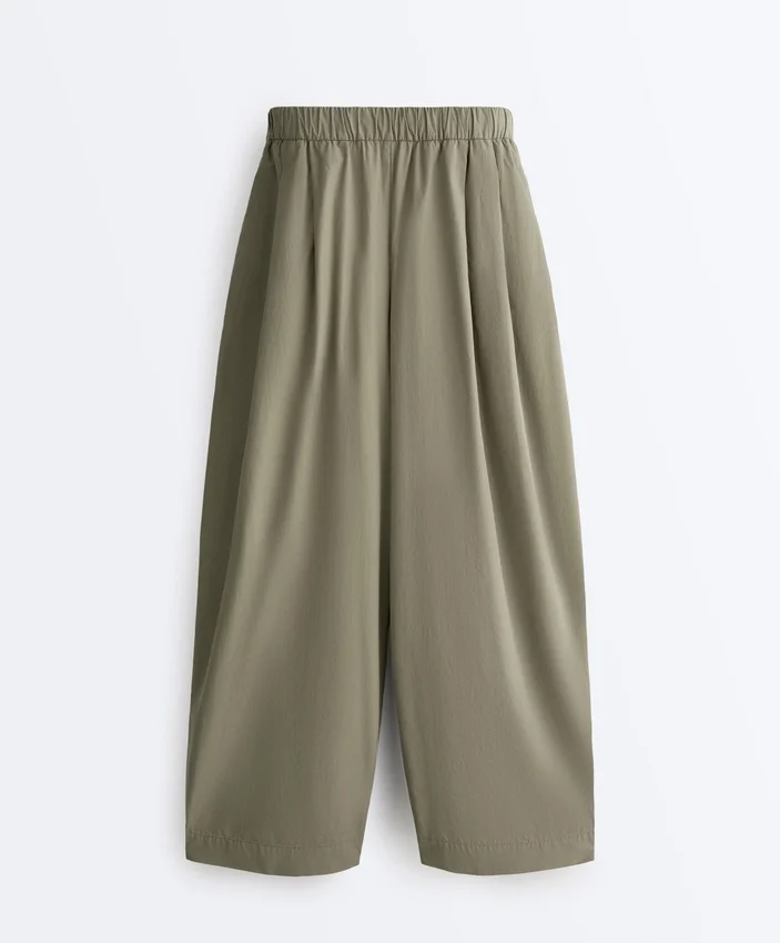 Pantalones ajustados con pliegues 100 % algodón Pantalones ajustados con pliegues 100 % algodón