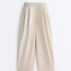 Pantalones ajustados con pliegues 100 % algodón Pantalones ajustados con pliegues 100 % algodón