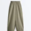 Pantalones ajustados con pliegues 100 % algodón Pantalones ajustados con pliegues 100 % algodón