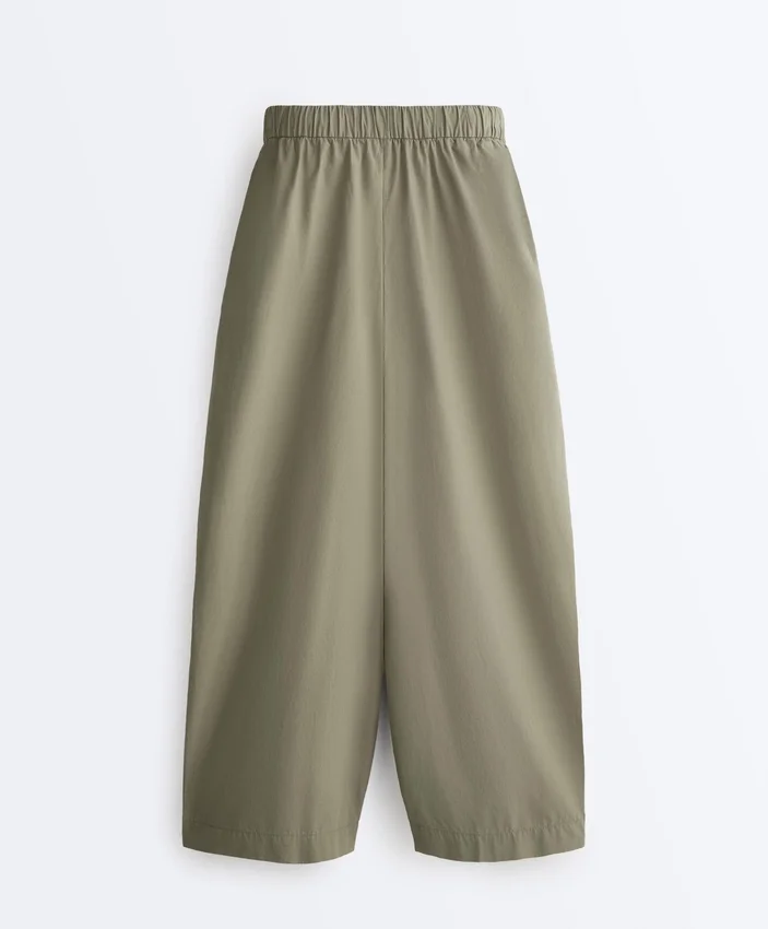 Pantalones ajustados con pliegues 100 % algodón Pantalones ajustados con pliegues 100 % algodón