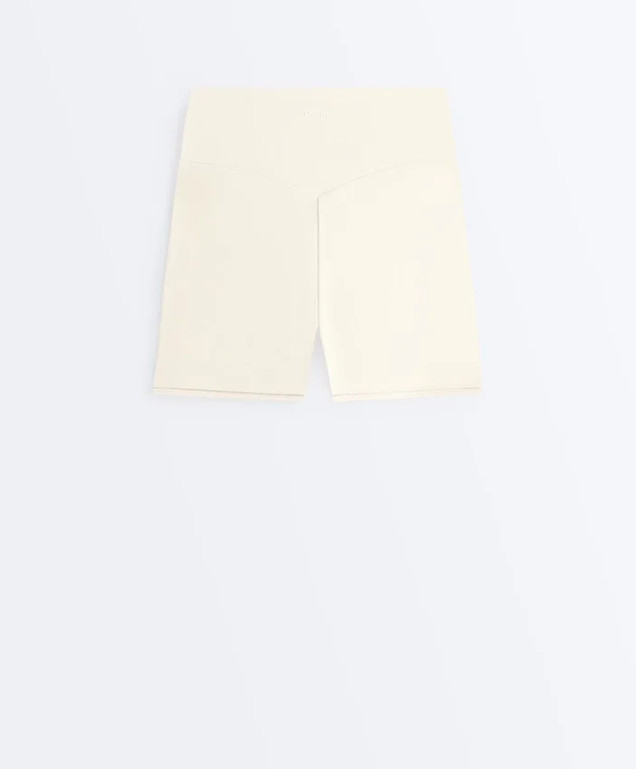Pantalones cortos de 10 cm de Comfortlux con cintura alta y detalle calado Pantalones cortos de 10 cm de Comfortlux con cintura alta y detalle calado