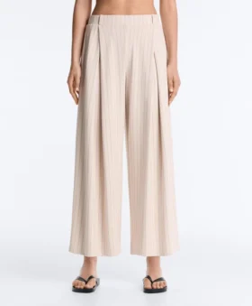 Pantalones cortos de pierna ancha con pliegues y rayas