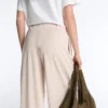 Pantalones cortos de pierna ancha con pliegues y rayas Pantalones cortos de pierna ancha con pliegues y rayas