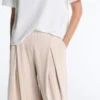 Pantalones cortos de pierna ancha con pliegues y rayas Pantalones cortos de pierna ancha con pliegues y rayas