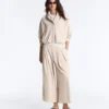 Pantalones cortos de pierna ancha con pliegues y rayas Pantalones cortos de pierna ancha con pliegues y rayas
