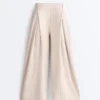 Pantalones cortos de pierna ancha con pliegues y rayas Pantalones cortos de pierna ancha con pliegues y rayas