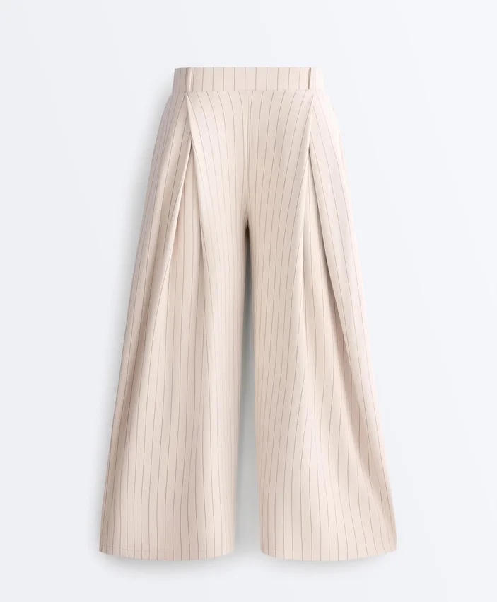 Pantalones cortos de pierna ancha con pliegues y rayas Pantalones cortos de pierna ancha con pliegues y rayas