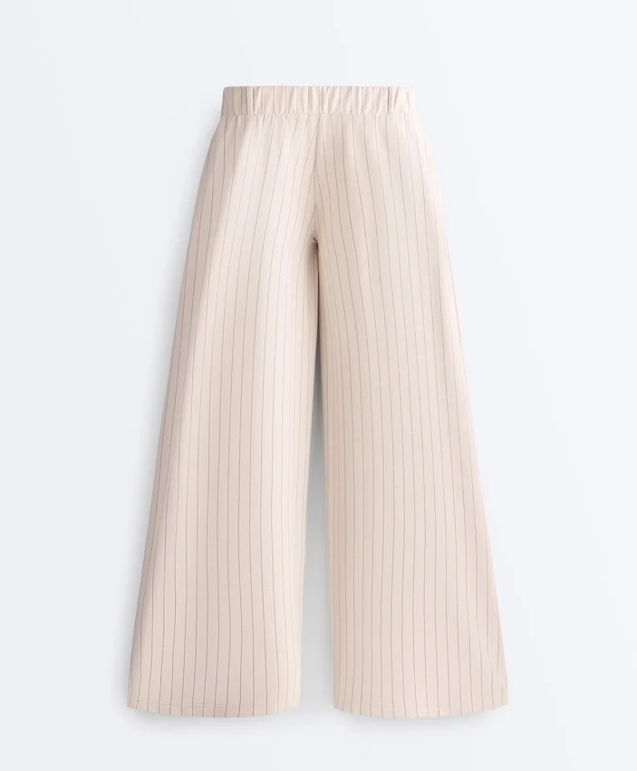 Pantalones cortos de pierna ancha con pliegues y rayas Pantalones cortos de pierna ancha con pliegues y rayas