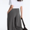 Pantalones de algodón piqué de tiro alto y pierna ancha Pantalones de algodón piqué de tiro alto y pierna ancha