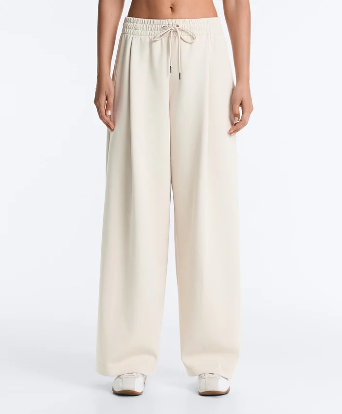Pantalones de pierna ancha con pliegues de piqué y algodón Pantalones de pierna ancha con pliegues de piqué y algodón