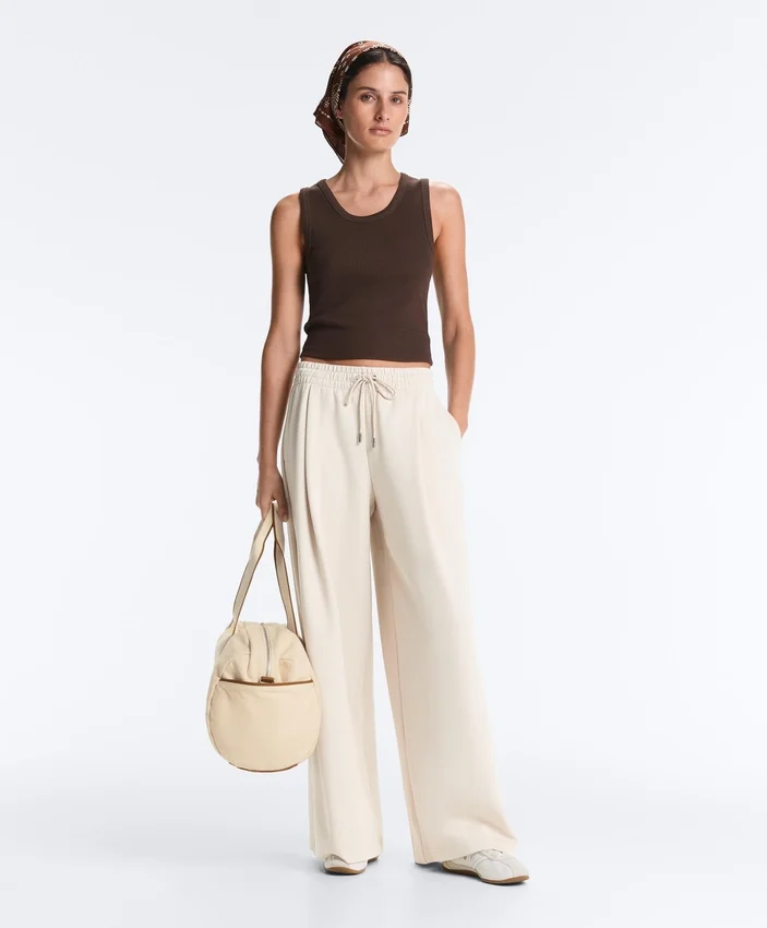 Pantalones de pierna ancha con pliegues de piqué y algodón Pantalones de pierna ancha con pliegues de piqué y algodón