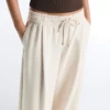 Pantalones de pierna ancha con pliegues de piqué y algodón Pantalones de pierna ancha con pliegues de piqué y algodón