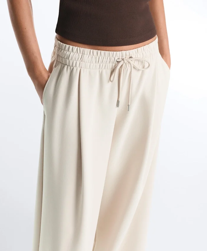 Pantalones de pierna ancha con pliegues de piqué y algodón Pantalones de pierna ancha con pliegues de piqué y algodón