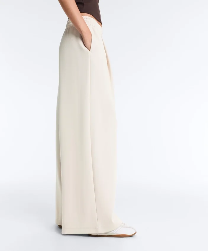 Pantalones de pierna ancha con pliegues de piqué y algodón Pantalones de pierna ancha con pliegues de piqué y algodón