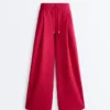 Pantalones de pierna ancha con pliegues de piqué y algodón Pantalones de pierna ancha con pliegues de piqué y algodón