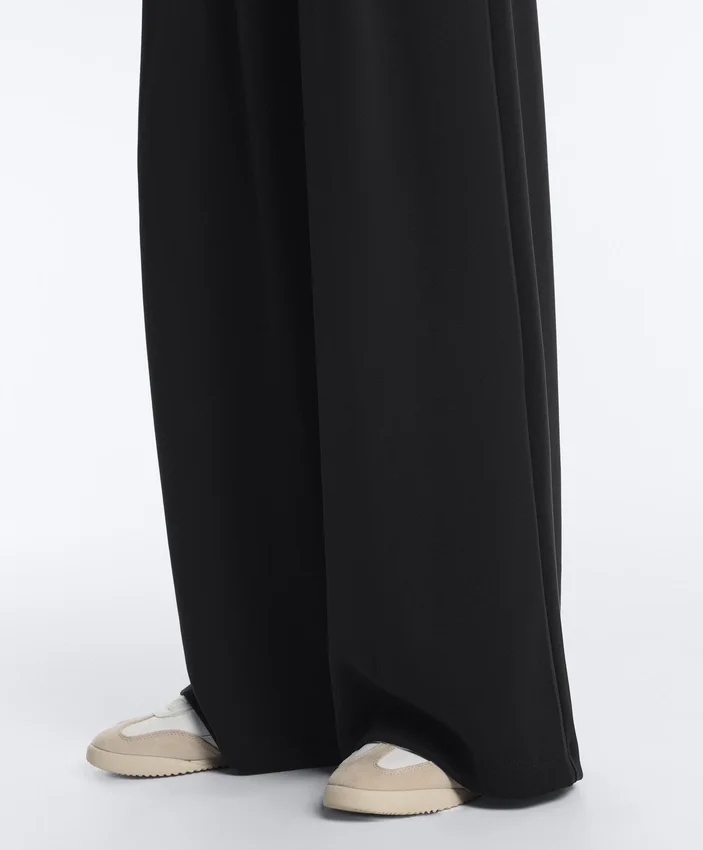 Pantalones de pierna ancha de modal Soft Touch con detalle de pliegues en la cintura Pantalones de pierna ancha de modal Soft Touch con detalle de pliegues en la cintura