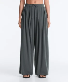 Pantalones de pierna ancha Light Touch con pinzas