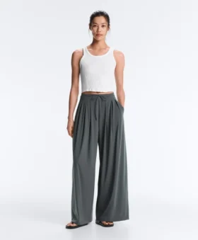 Pantalones de pierna ancha Light Touch con pinzas