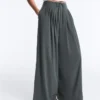 Pantalones de pierna ancha Light Touch con pinzas