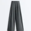 Pantalones de pierna ancha Light Touch con pinzas