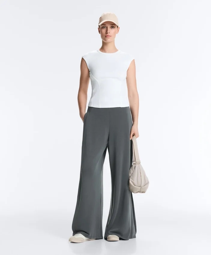 Pantalones de pierna ancha Soft Touch con pliegues laterales y modal Pantalones de pierna ancha Soft Touch con pliegues laterales y modal