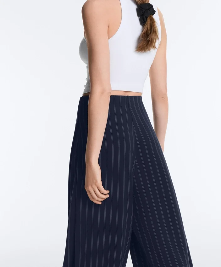 Pantalones de pierna ancha Soft Touch con pliegues laterales y modal Pantalones de pierna ancha Soft Touch con pliegues laterales y modal