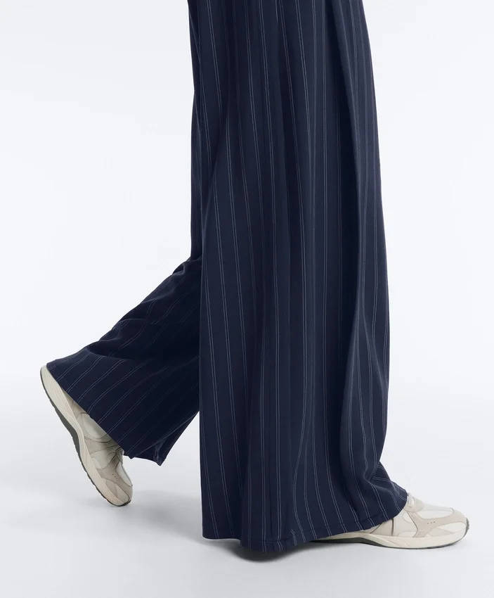 Pantalones de pierna ancha Soft Touch con pliegues laterales y modal Pantalones de pierna ancha Soft Touch con pliegues laterales y modal