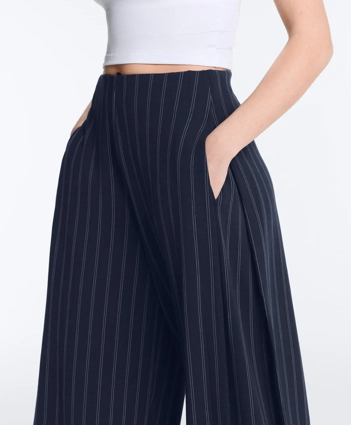 Pantalones de pierna ancha Soft Touch con pliegues laterales y modal Pantalones de pierna ancha Soft Touch con pliegues laterales y modal