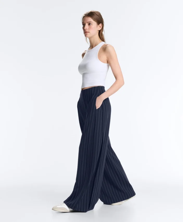 Pantalones de pierna ancha Soft Touch con pliegues laterales y modal Pantalones de pierna ancha Soft Touch con pliegues laterales y modal