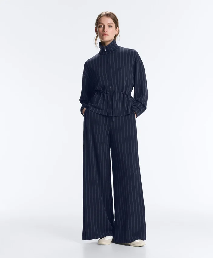 Pantalones de pierna ancha Soft Touch con pliegues laterales y modal Pantalones de pierna ancha Soft Touch con pliegues laterales y modal