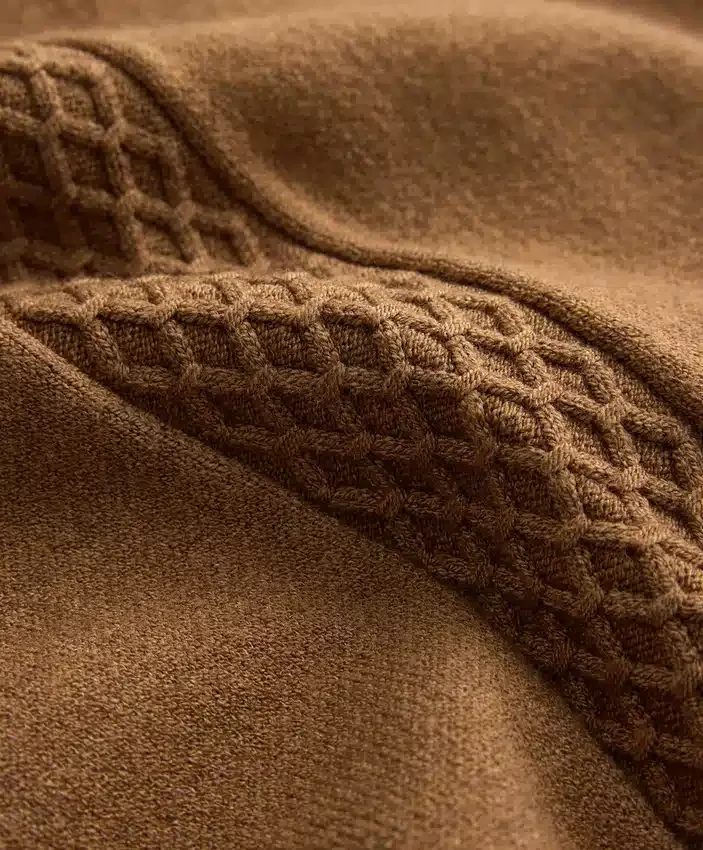 Pantalones de pierna recta con estructura de punto en los laterales Pantalones de pierna recta con estructura de punto en los laterales