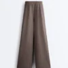 Pantalones de pierna recta con rayas asimétricas y modal