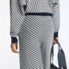 Pantalones de punto de pierna ancha con rayas diagonales