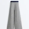 Pantalones de punto de pierna ancha con rayas diagonales