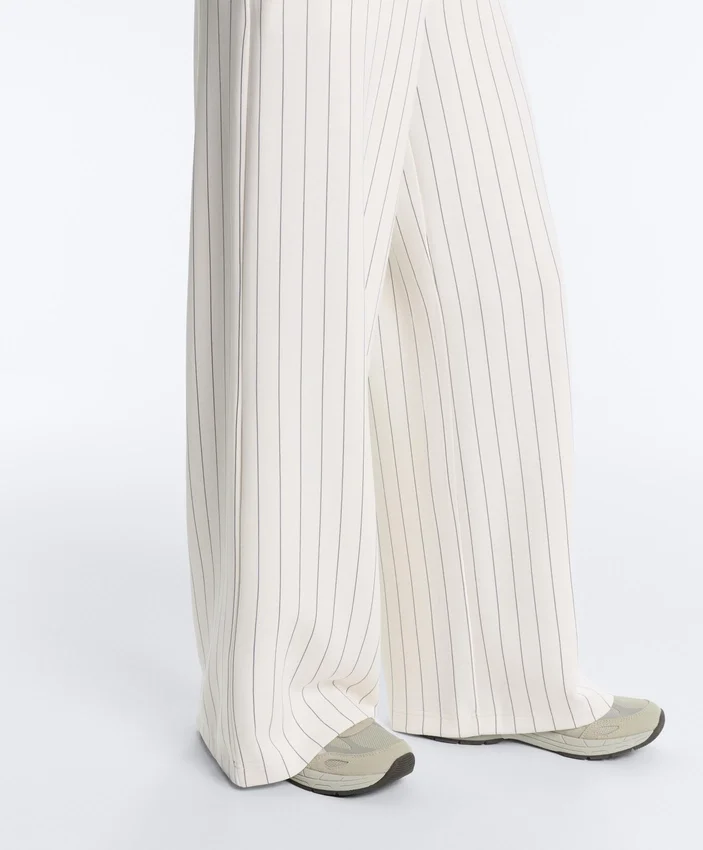 Pantalones de talle alto, pierna ancha y rayas finas de tacto Soft Touch Pantalones de talle alto, pierna ancha y rayas finas de tacto Soft Touch