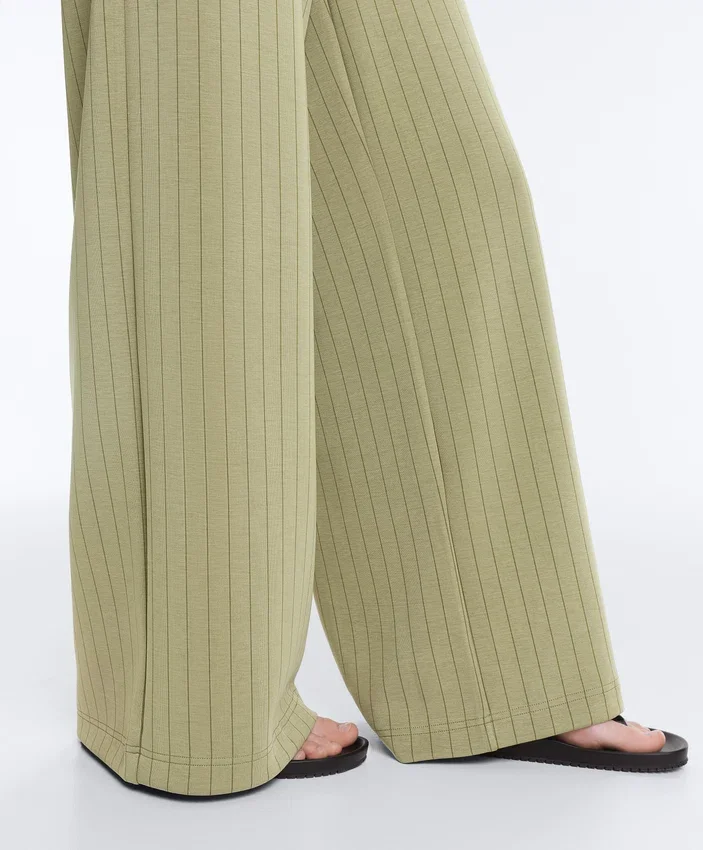 Pantalones de talle alto, pierna ancha y rayas finas de tacto Soft Touch Pantalones de talle alto, pierna ancha y rayas finas de tacto Soft Touch